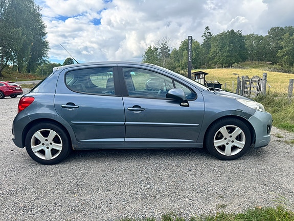 Peugeot 207 9 of 17