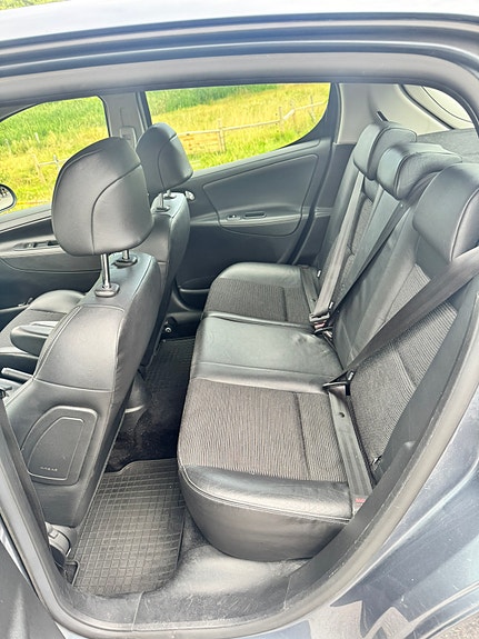 Peugeot 207 2 of 17