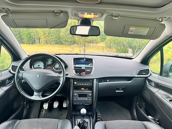 Peugeot 207 3 of 17