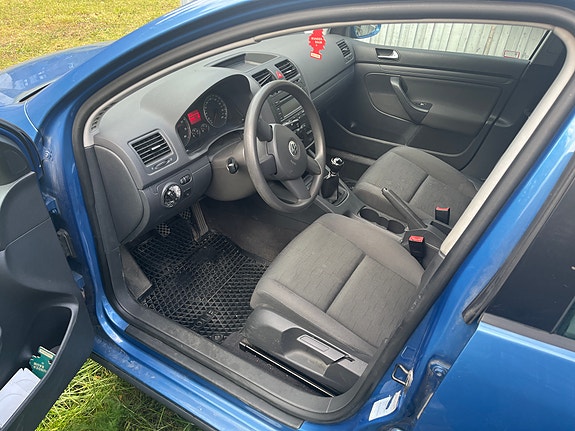 Volkswagen Golf V 3 of 3