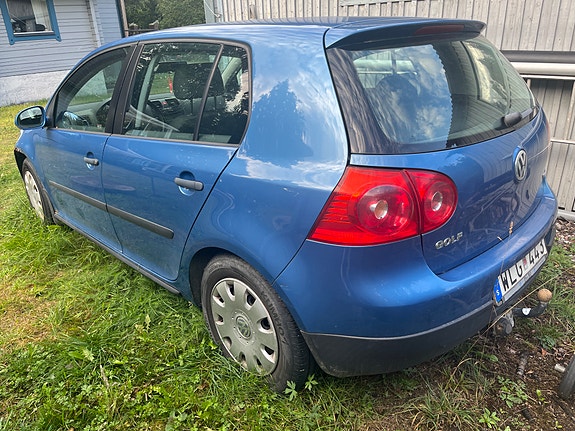 Volkswagen Golf V 2 of 3