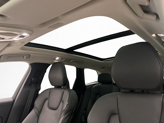 Volvo XC60 14 of 30