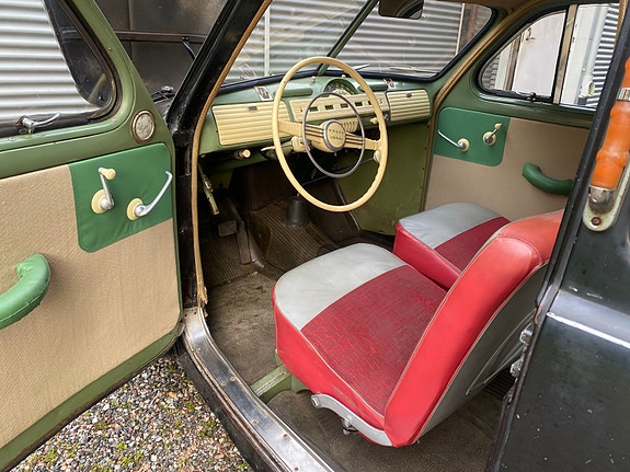 Volvo PV 4 of 14