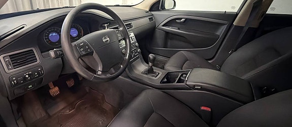 Volvo V70 8 of 10