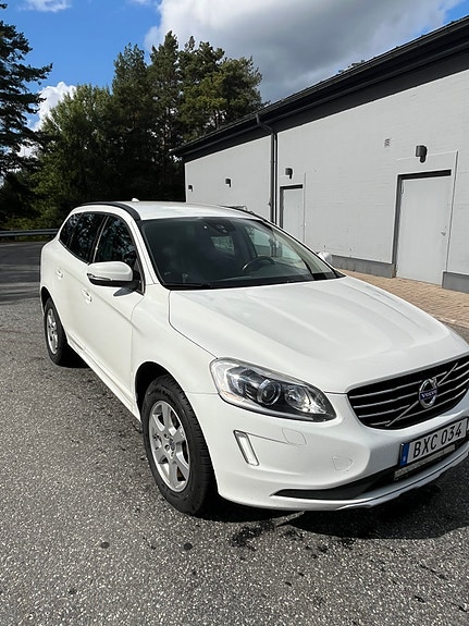 Volvo XC60 2 of 6