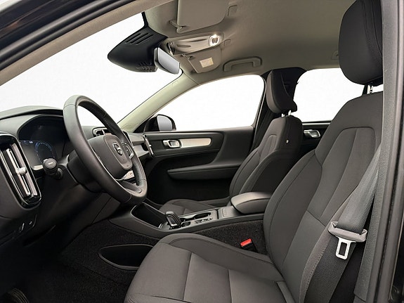 Volvo XC40 11 of 30