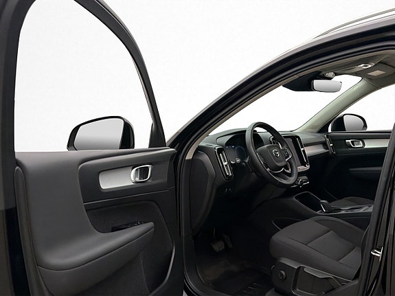 Volvo XC40 10 of 30