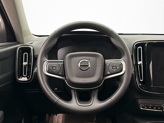 Volvo XC40 13 of 30