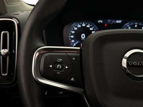 Volvo XC40 15 of 30