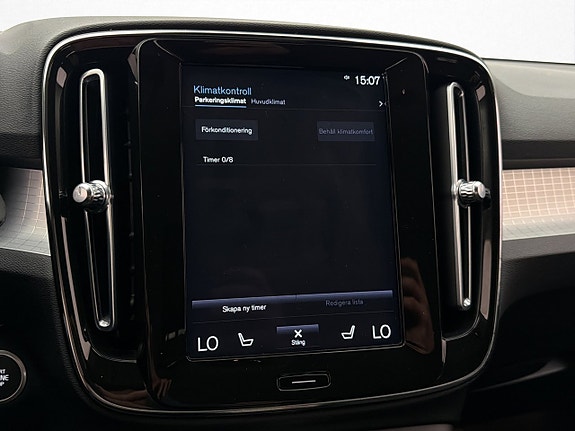Volvo XC40 19 of 30