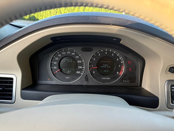 Volvo V70 4 of 15