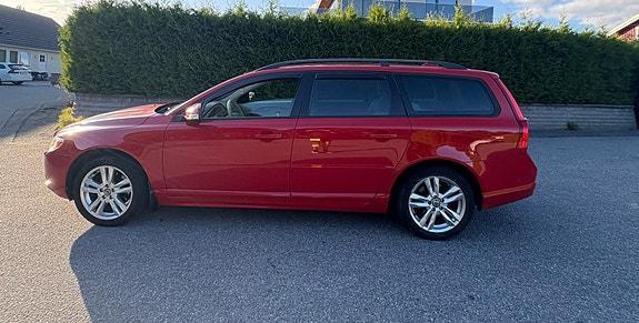 Volvo V70 3 of 15