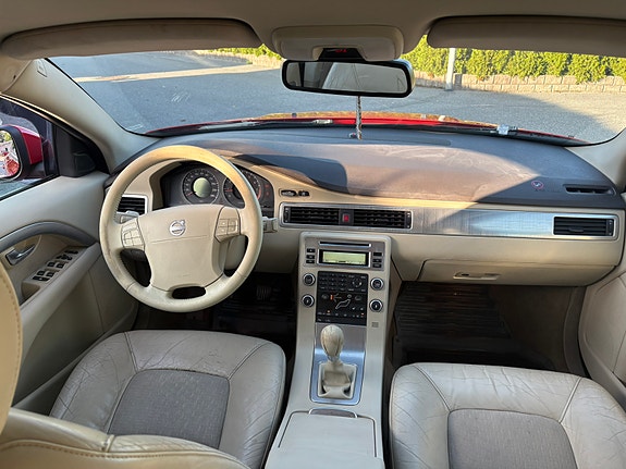 Volvo V70 6 of 15