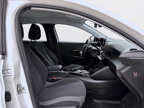 Peugeot e-208 11 of 15