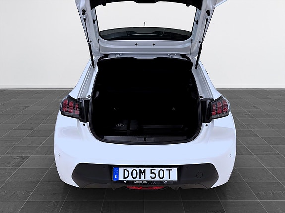 Peugeot e-208 8 of 15
