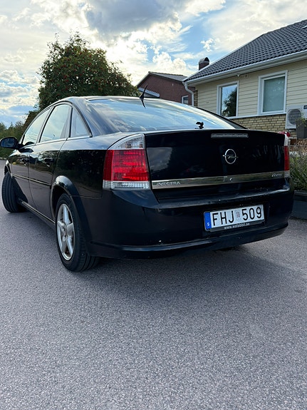 Opel Vectra 2 of 8