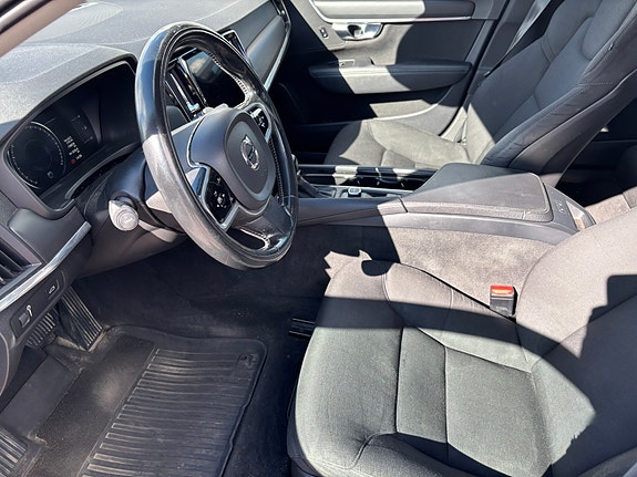 Volvo V90 2 of 8