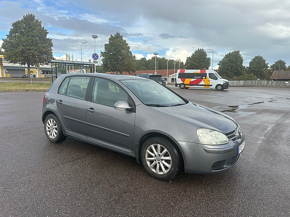 Volkswagen Golf V 2 of 7