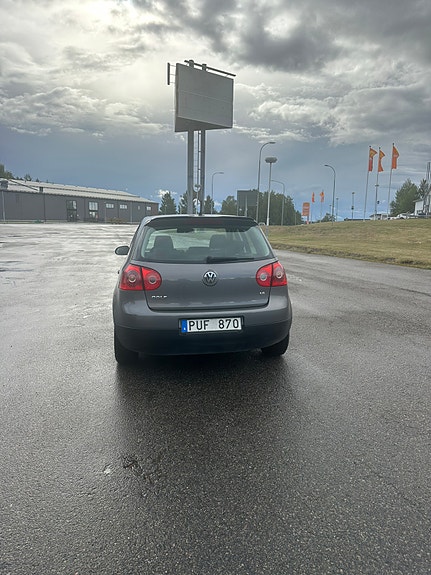 Volkswagen Golf V 4 of 7
