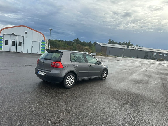 Volkswagen Golf V 3 of 7