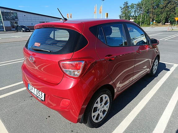 Hyundai i10 8 of 15