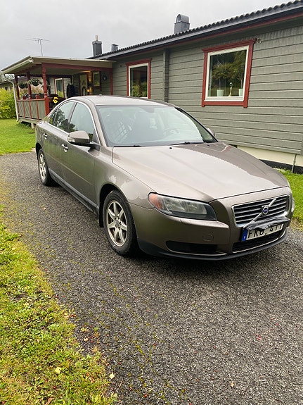 Volvo S80 3 of 4