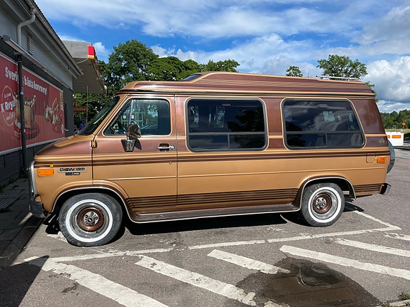 Chevrolet G20 2 of 5