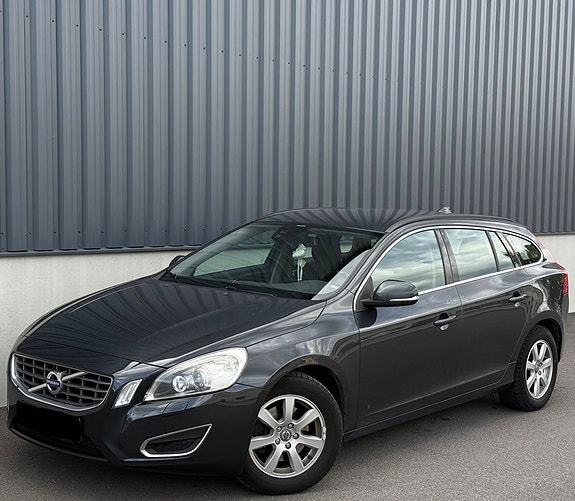 Volvo V60 2 of 13