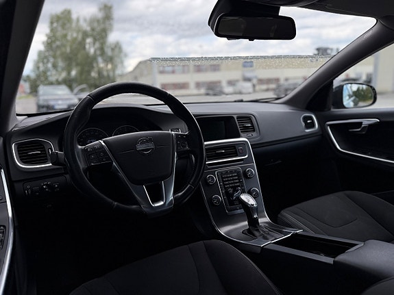 Volvo V60 12 of 13