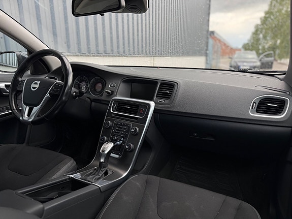 Volvo V60 11 of 13