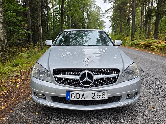 Mercedes-Benz C200 2 of 30