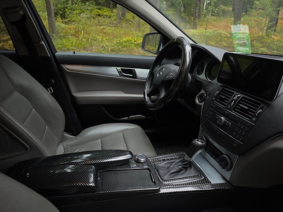 Mercedes-Benz C200 11 of 30