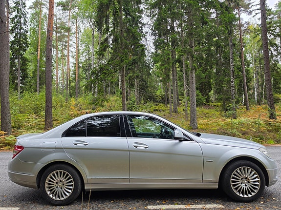 Mercedes-Benz C200 8 of 30