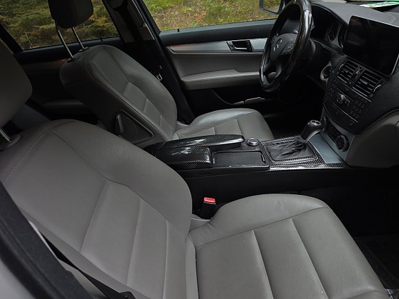 Mercedes-Benz C200 10 of 30