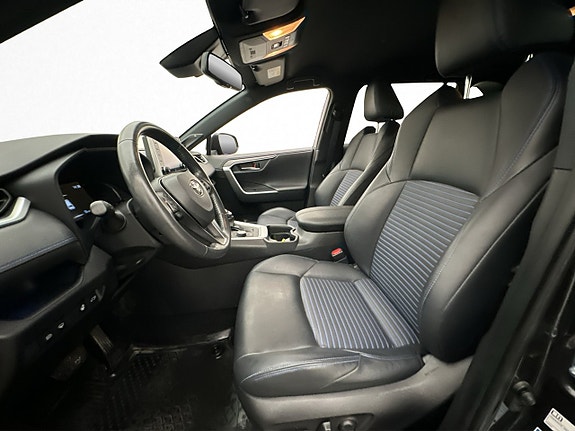 Toyota RAV4 13 of 30