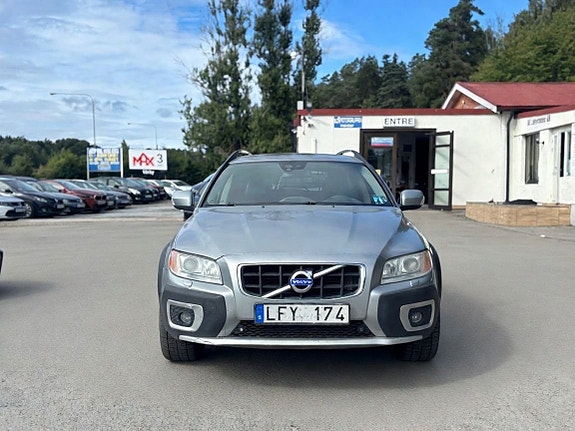 Volvo XC70 3 of 16