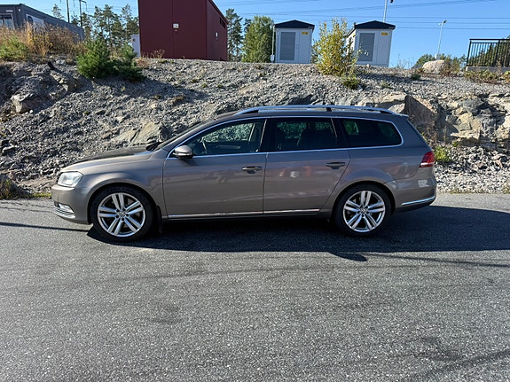 Volkswagen Passat 2 of 6