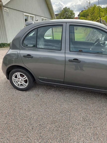Nissan Micra 4 of 5