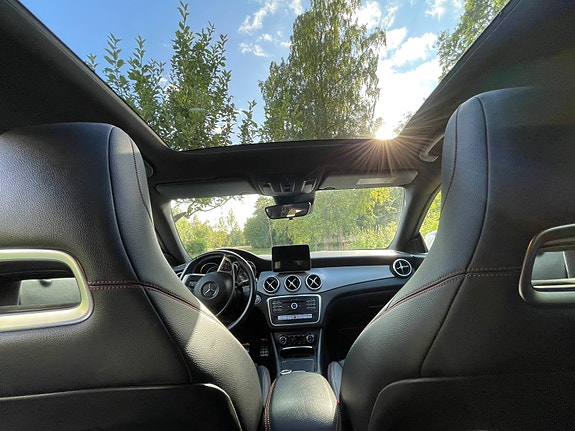 Mercedes-Benz CLA200 3 of 9