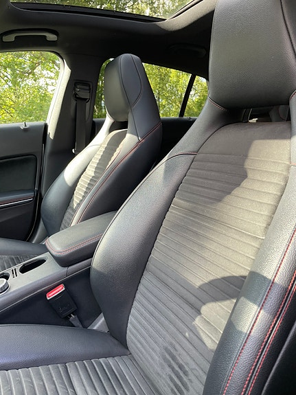 Mercedes-Benz CLA200 4 of 9