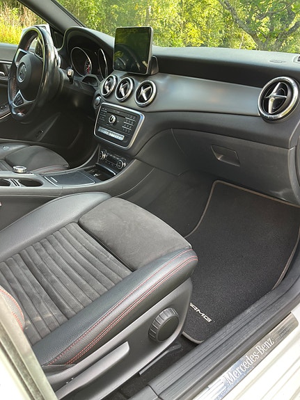 Mercedes-Benz CLA200 7 of 9