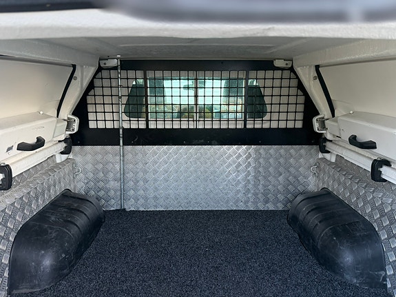 Toyota HiLux 3 of 5