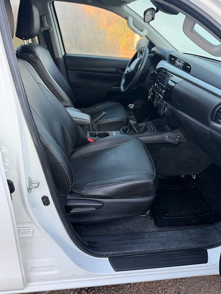 Toyota HiLux 4 of 5
