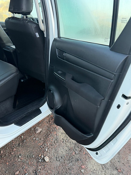 Toyota HiLux 5 of 5