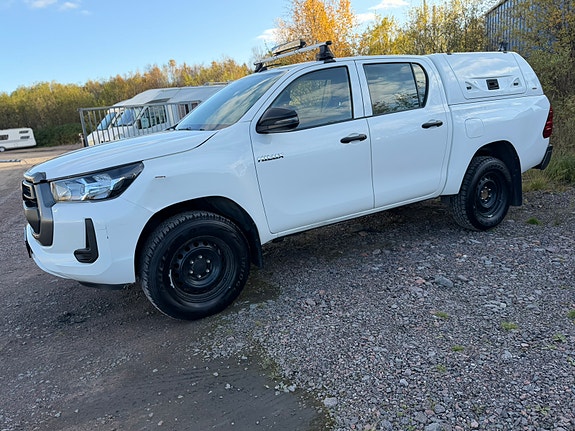 Toyota HiLux 2 of 5