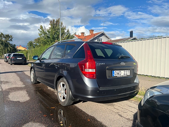 Kia Ceed 2 of 9