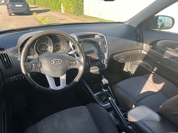 Kia Ceed 4 of 9