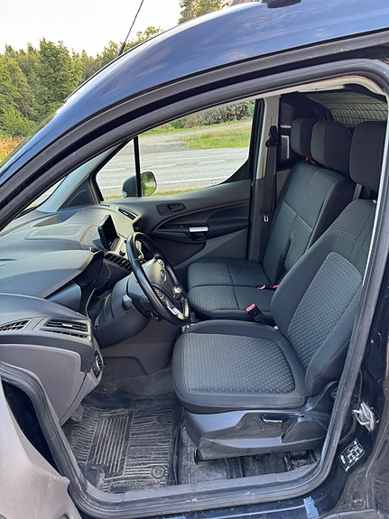 Ford Transit Connect 5 of 7