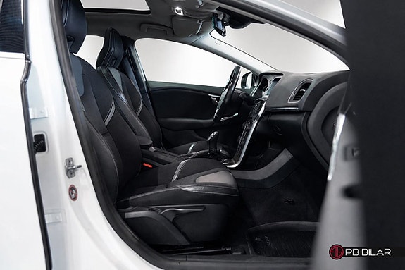 Volvo V40 12 of 23