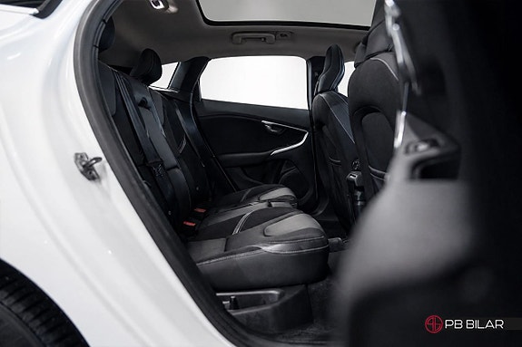 Volvo V40 15 of 23